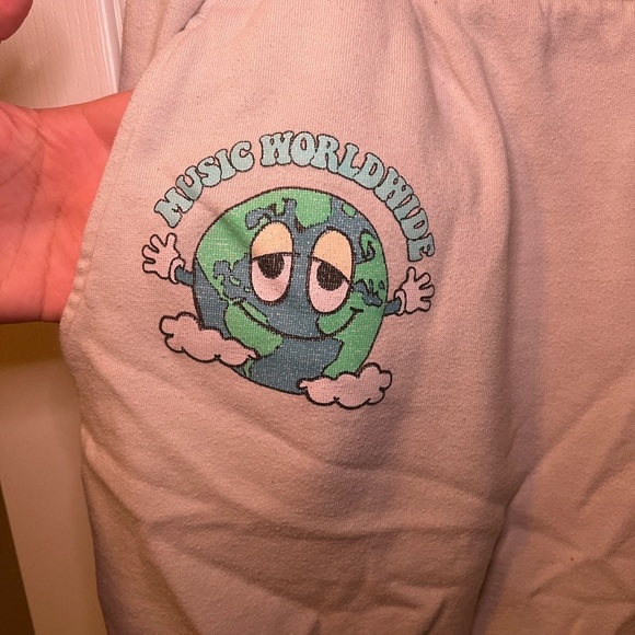 MTV Graphic Beige Shorts Men’s Size XL - Picture 3 of 7